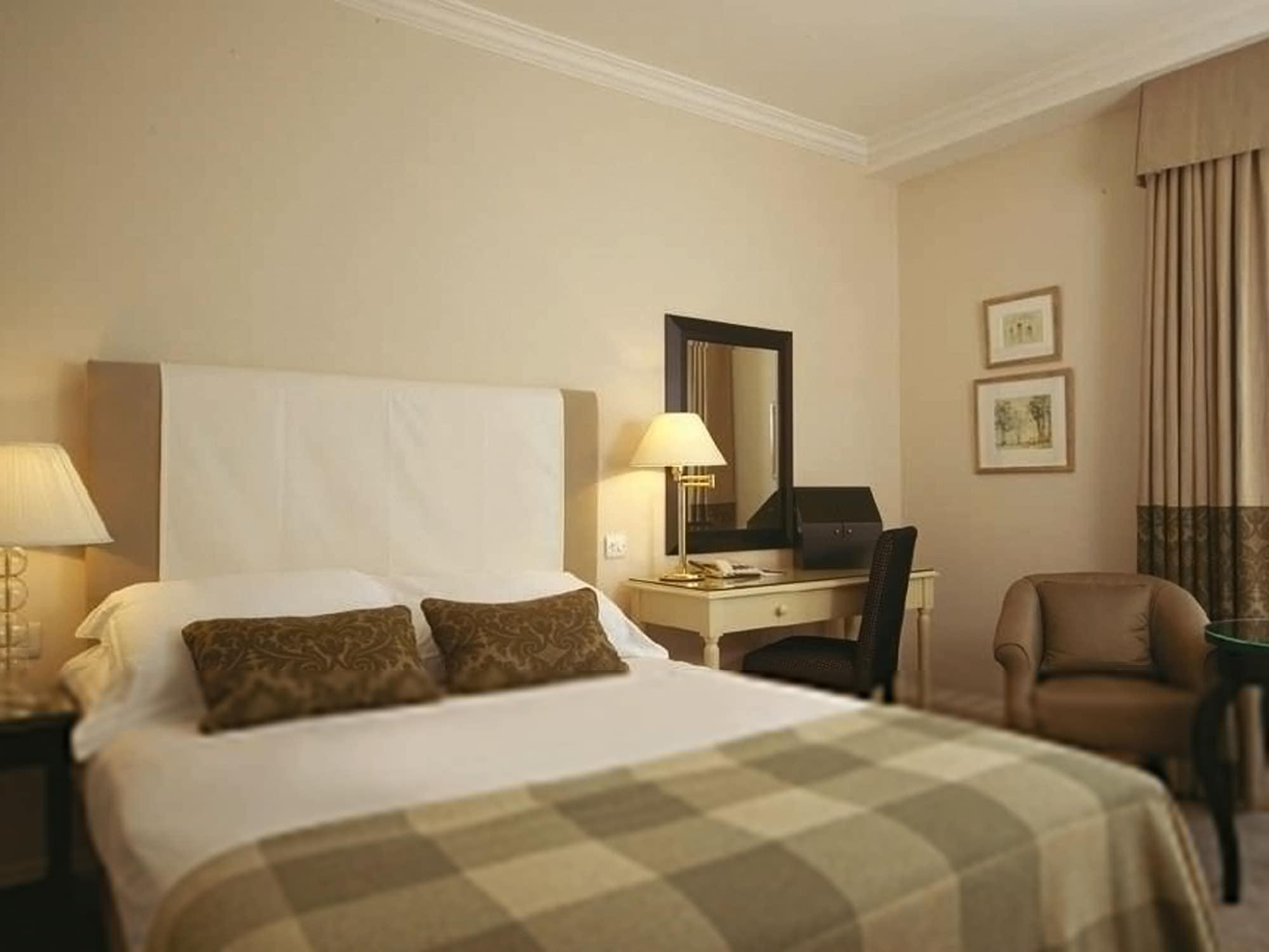Macdonald Frimley Hall Hotel & Spa Camberley Exterior photo